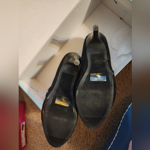 Women's black peep toe heels - Picture 5 of 5